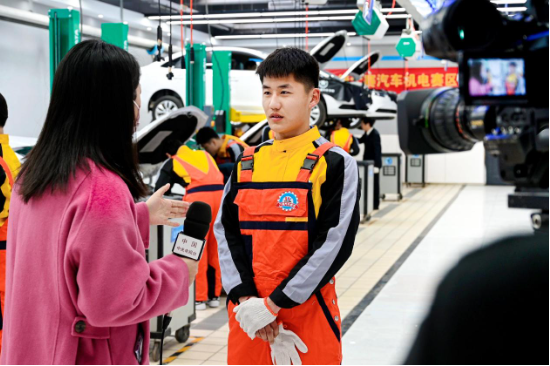 促教育链、人才链与产业链深度融合 央视记者探访万通汽车教育新变化